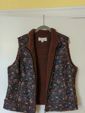 Women's Brown Floral Faux-Sherpa Vest